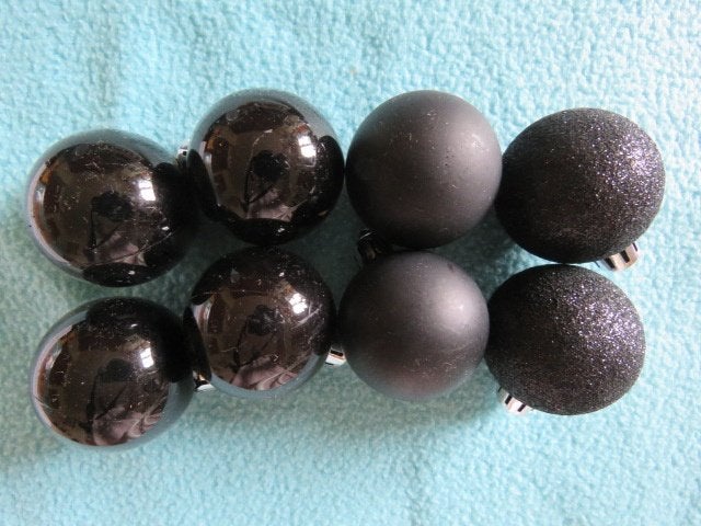 8 zwarte kerstballen: 4x glimmend, 2x mat, 2x glitter, 4 cm, Diversen, Ophalen of Verzenden, Zo goed als nieuw