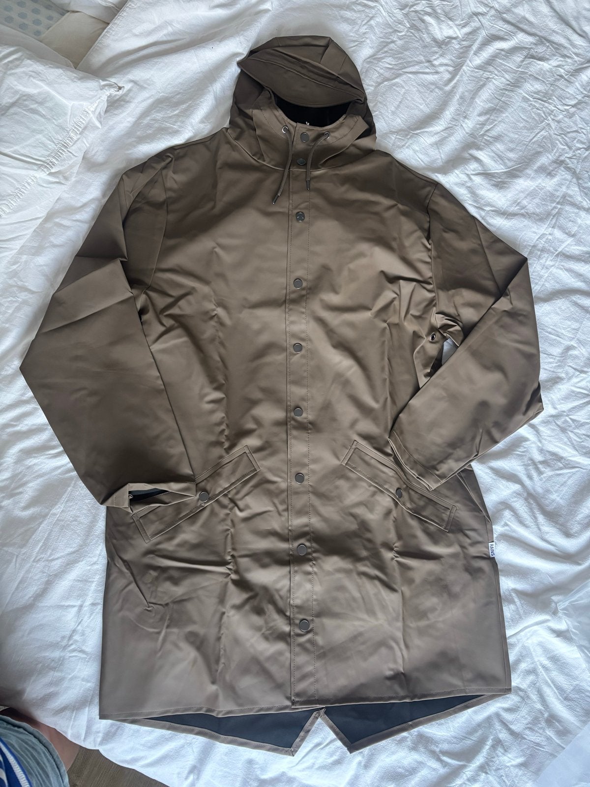 Nieuwe Rains lange regenjas maat L met kaartje, Kleding | Dames, Ophalen of Verzenden, Nieuw, Maat 42/44 (L), Bruin