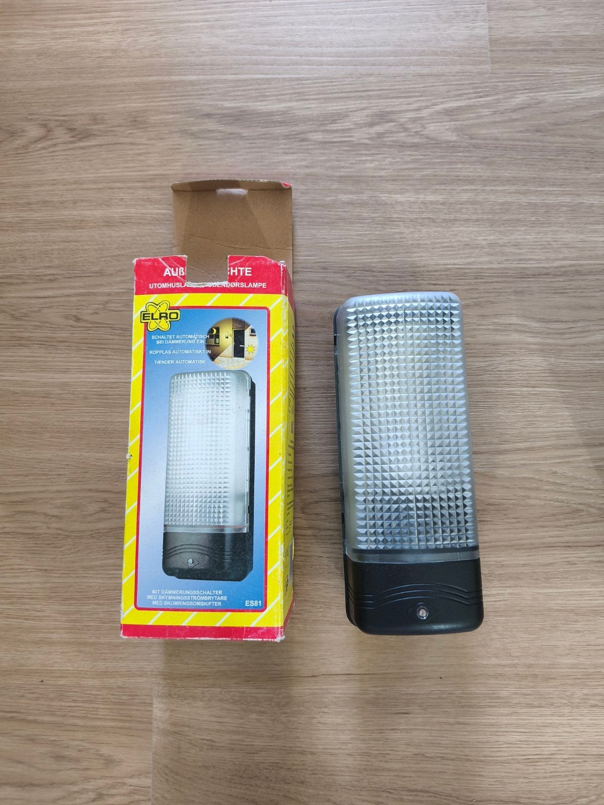 NIEUWE ELRO Buitenlamp met Schemerschakelaar (ES81)  In doo, Tuin en Terras, Minder dan 50 watt, Wandlamp, Nieuw, Ophalen of Verzenden