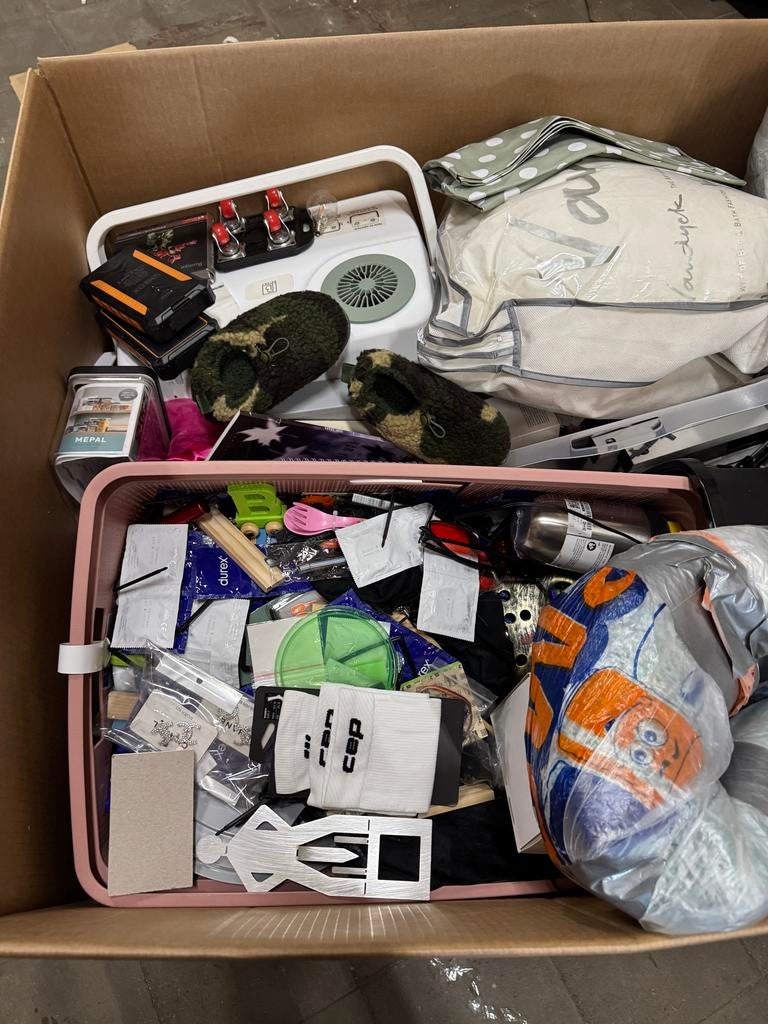 Palletbox met diverse goederen uit restpartij, Ophalen, ., Nieuw, .