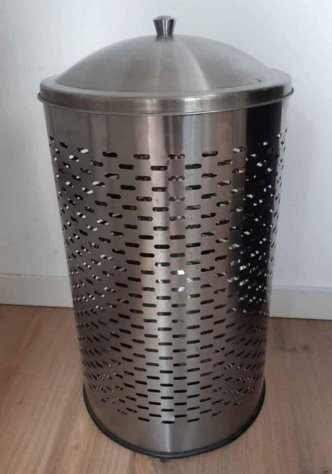 Metalen wasmand/prullenbak met deksel, Ophalen