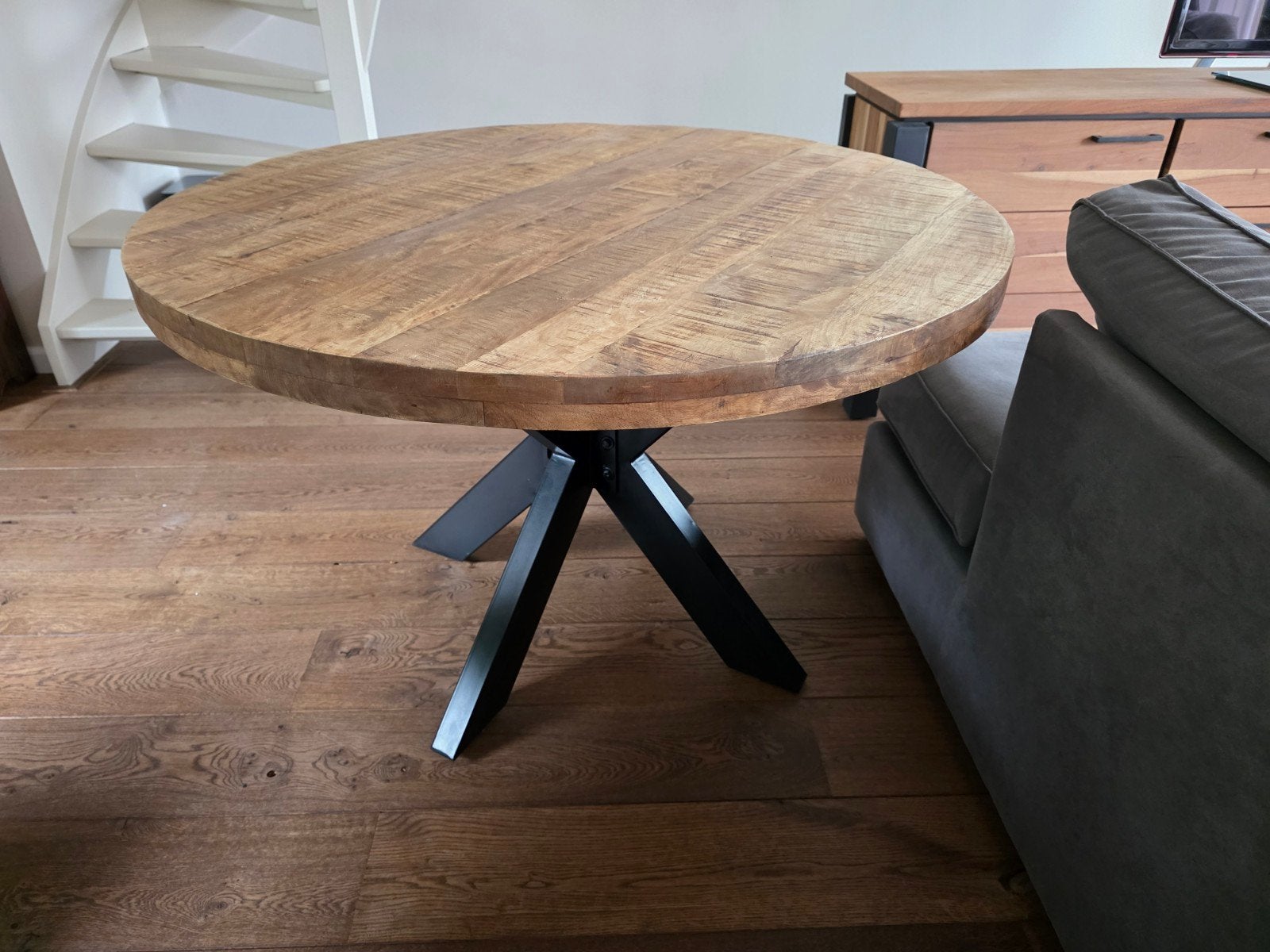 Robuuste eettafel rond., Rond, Ophalen of Verzenden, Zo goed als nieuw, 100 tot 150 cm