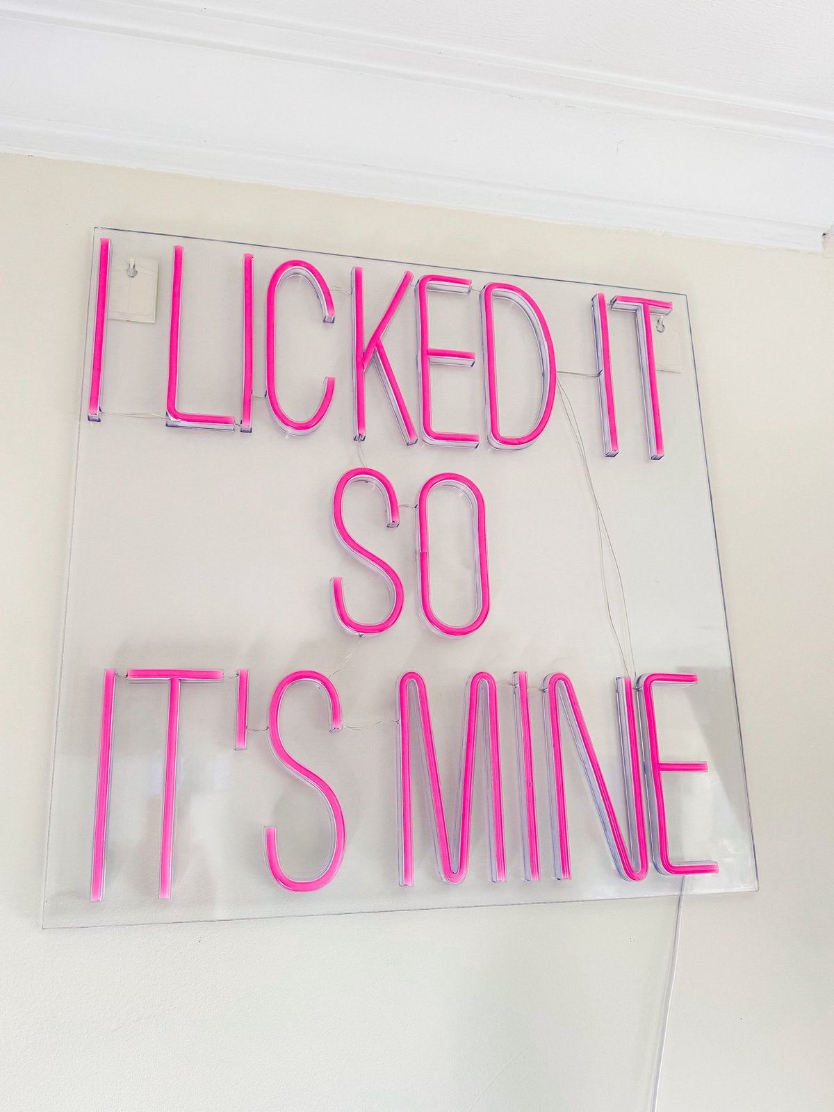 Kwantum LED Neon I licked it so it’s mine 60 x 60 cm, Huis en Inrichting, Ophalen, Roze, Zo goed als nieuw, Inclusief lichtbron
