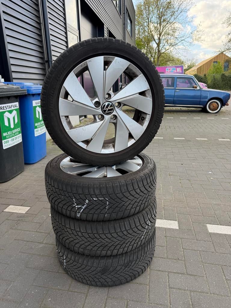 Winterbanden met velgen - golf 8, Ophalen, Gebruikt, Banden en Velgen, 17 inch
