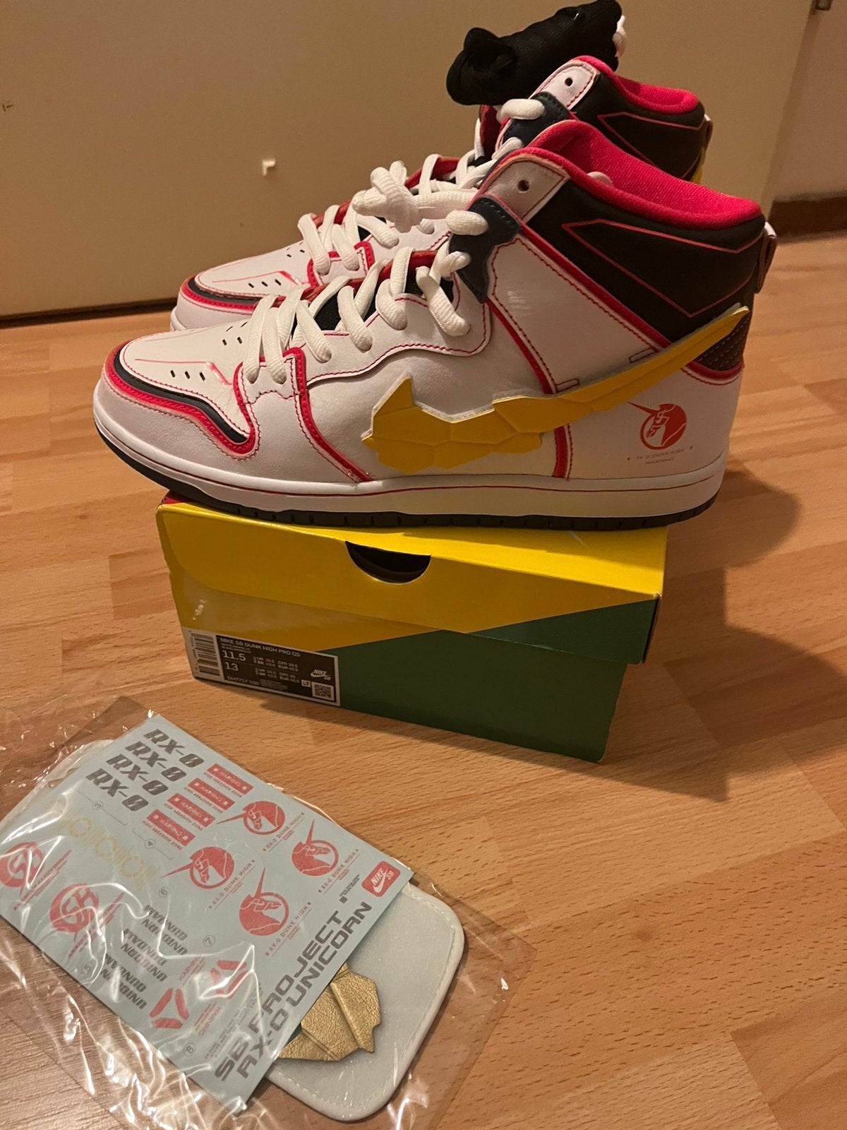 Nike sb dunk gundam 45.5 45, Wit, Nieuw, Ophalen of Verzenden, Sneakers of Gympen