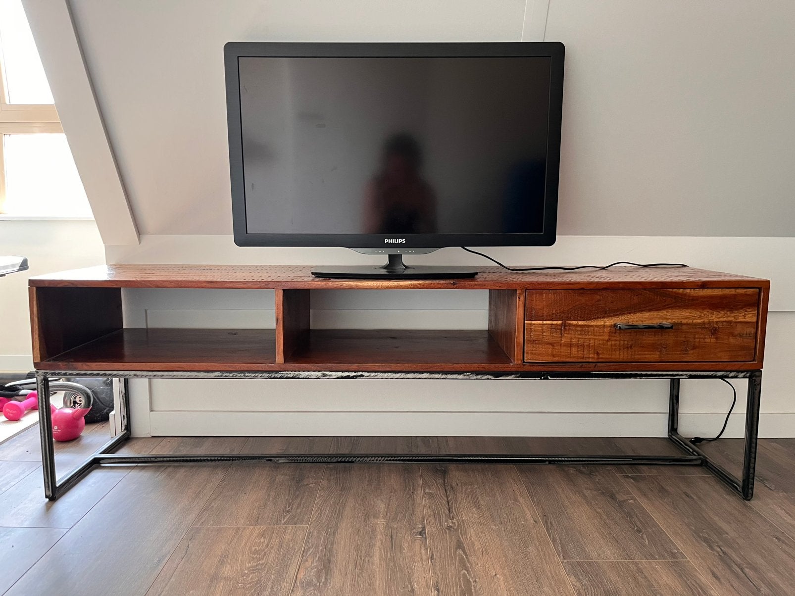 Tv meubel, Ophalen, 150 tot 200 cm, Zo goed als nieuw, Minder dan 100 cm