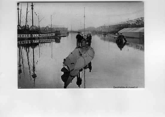 scheepvaart-foto-MARINE-DEN HELDER-onderzeeboot-lichtschip, Ophalen of Verzenden, Zo goed als nieuw, Motorboot, Boek of Tijdschrift