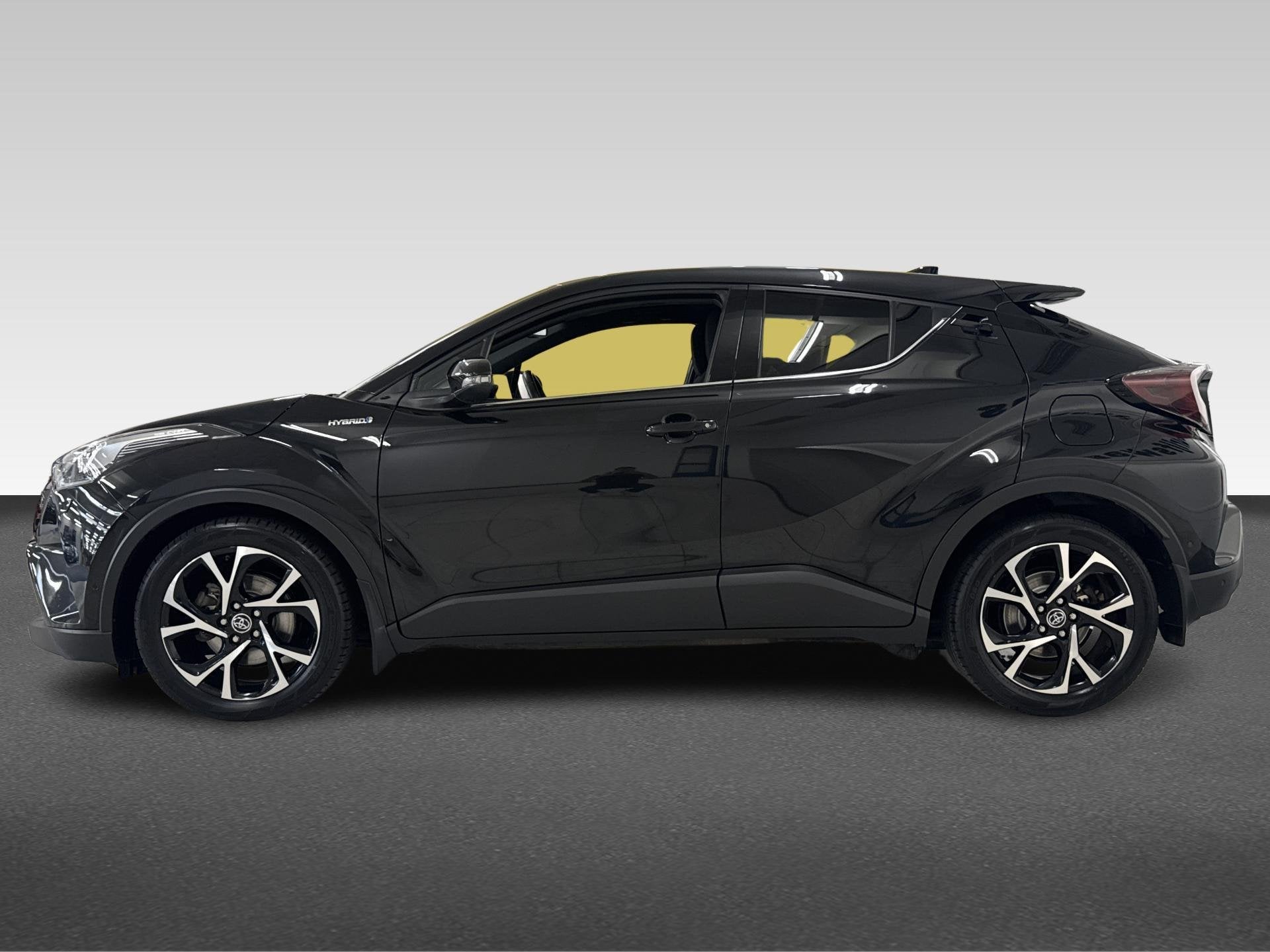 Toyota C-HR 1.8 Hybrid Executive, Auto's, Automaat, Euro 6, 4 cilinders, Zwart
