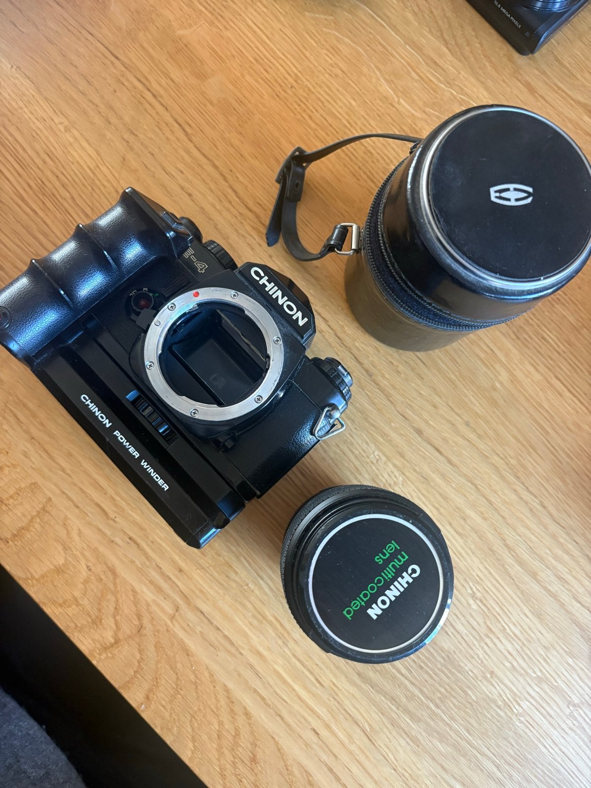 Chinon CE-4 Spiegelreflexcamera met Power Winder en Lens, Ophalen of Verzenden, Gebruikt, Spiegelreflex, Overige Merken
