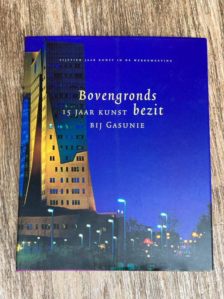 Bovengronds bezit - 15 jaar kunst bij Gasunie, Boeken, Ophalen of Verzenden, Zo goed als nieuw, Grafische vormgeving