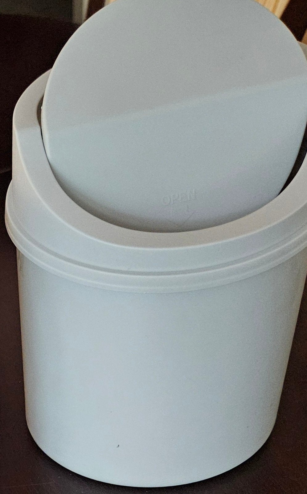Klein afvalbakje voor aanrecht/bureau, grijs of wit, NIEUW, Huis en Inrichting, Woonaccessoires | Prullenbakken, Ophalen, Kunststof