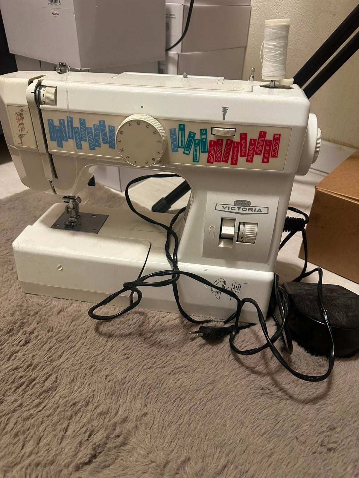 Naaimachine Victoria, Ophalen, Zo goed als nieuw, Naaimachine, Overige merken