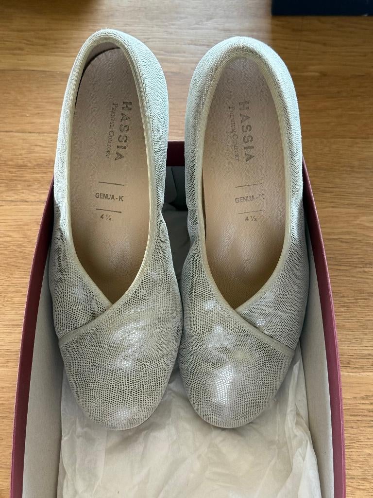 Offwhite leren schoenen met lage hak, maat 37,5, Hassia, Schoenen met lage hakken, Beige, Ophalen of Verzenden