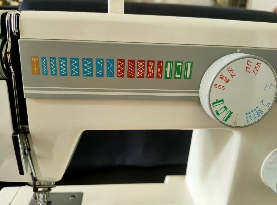 TE KOOP 2 Anker ZIGZAG NAAIMACHINES 225 en 228, Ophalen, Zo goed als nieuw, Naaimachine, Overige merken