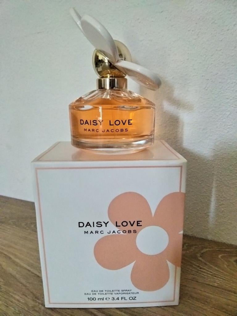 Ongebruikte Marc Jacobs Daisy Love 100ml, Sieraden, Tassen en Uiterlijk, Uiterlijk | Parfum, Ophalen of Verzenden, Nieuw