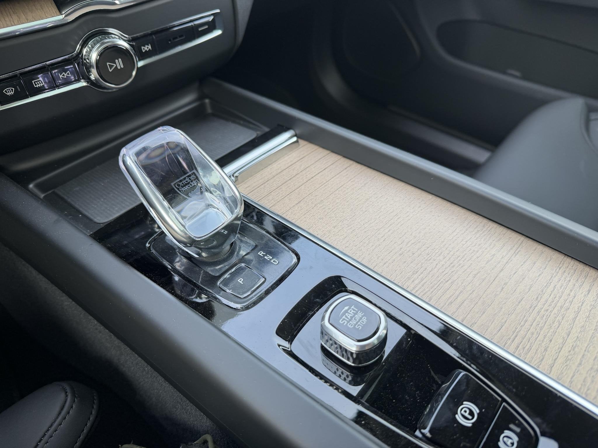 Volvo XC60 2.0 T8 Plug-in hybrid AWD Plus Dark Facelift mode, Auto's, Automaat, Gebruikt, Euro 6, 4 cilinders