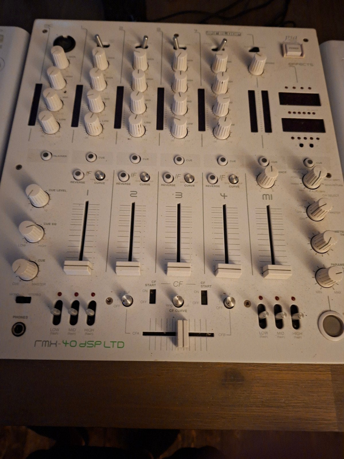 Reloop DJ Mixer  4 Kanaals DSP4 White edition, Muziek en Instrumenten, Dj-sets en Draaitafels, Ophalen of Verzenden, Zo goed als nieuw