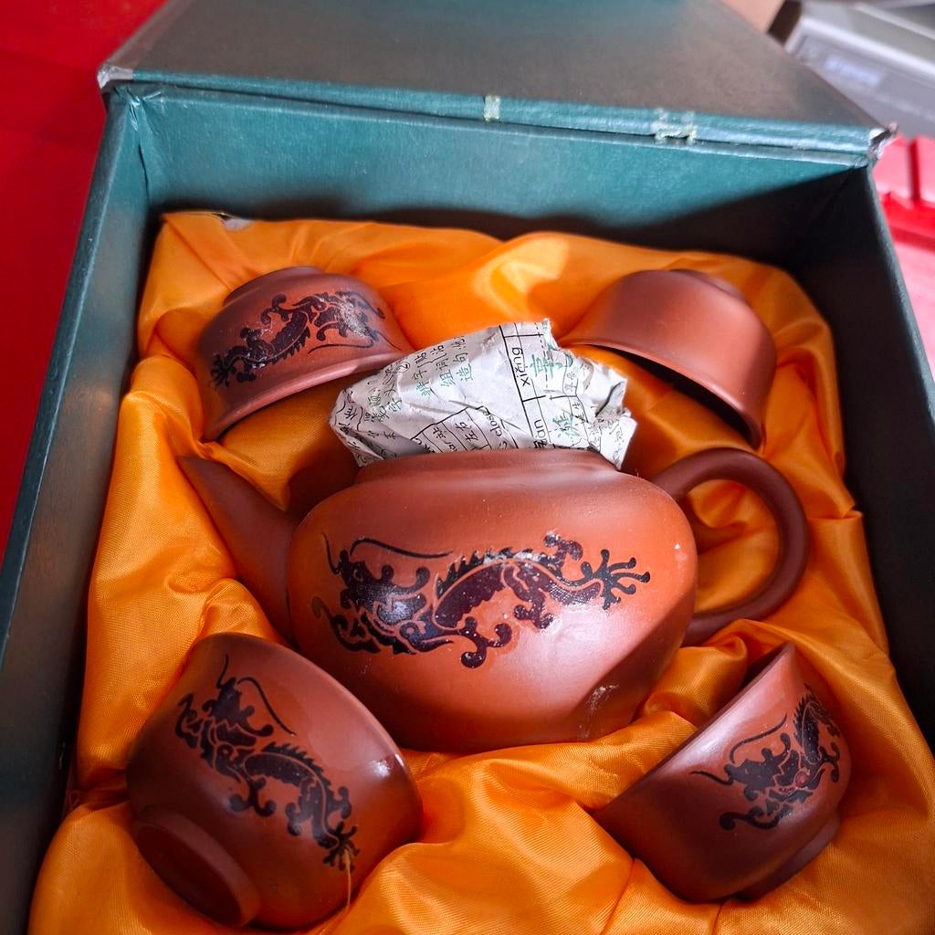 Titel: Mooie Chinese Theeset (Theepot + Kopjes), Ophalen