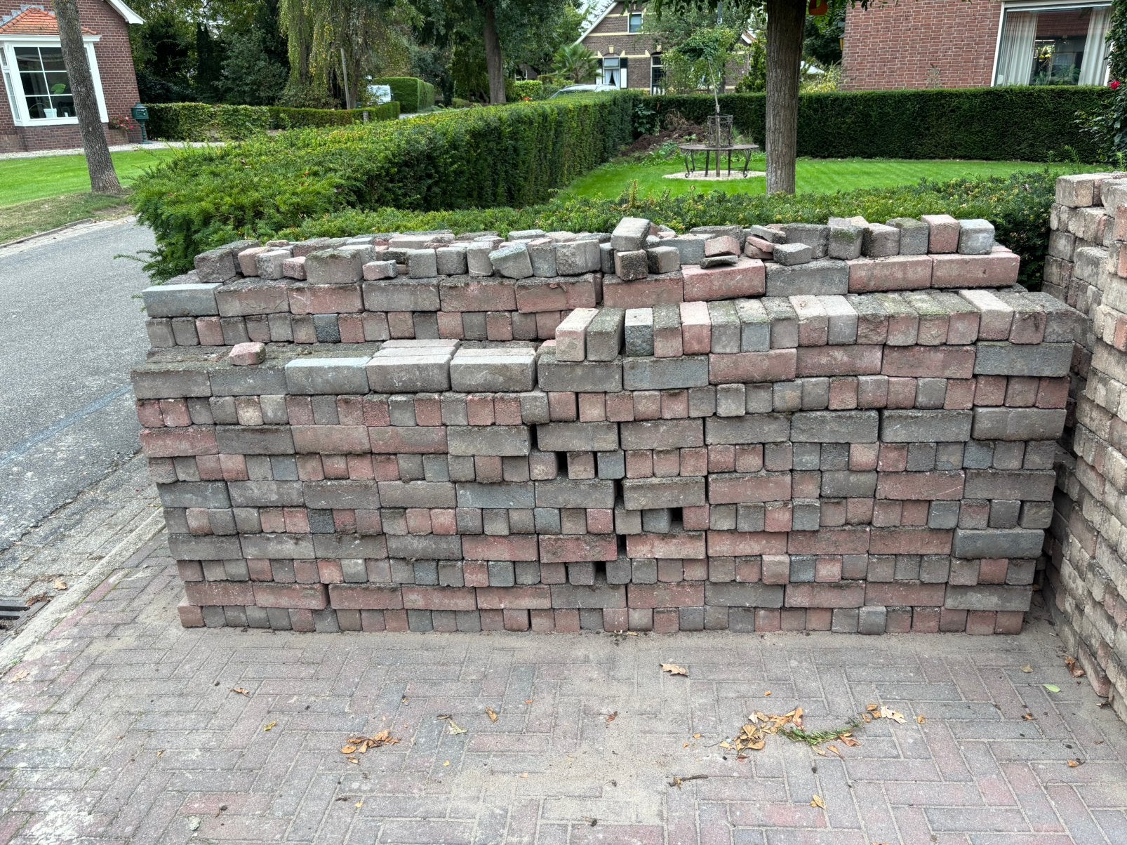 Oude en gebruikte Betonklinkers  en sierbestrating, Ophalen, Gebruikt, Klinkers, 10 m² of meer