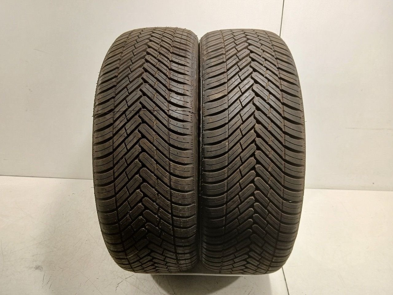 Bandenset 2 stuks 4-Seizoenen 195 55 R16, Onderdelen@venauto.nl, Van der Ven Autorecycling B.V., Gebruikt, Ettenseweg 76, 4706 PB Roosendaal, The Netherlands