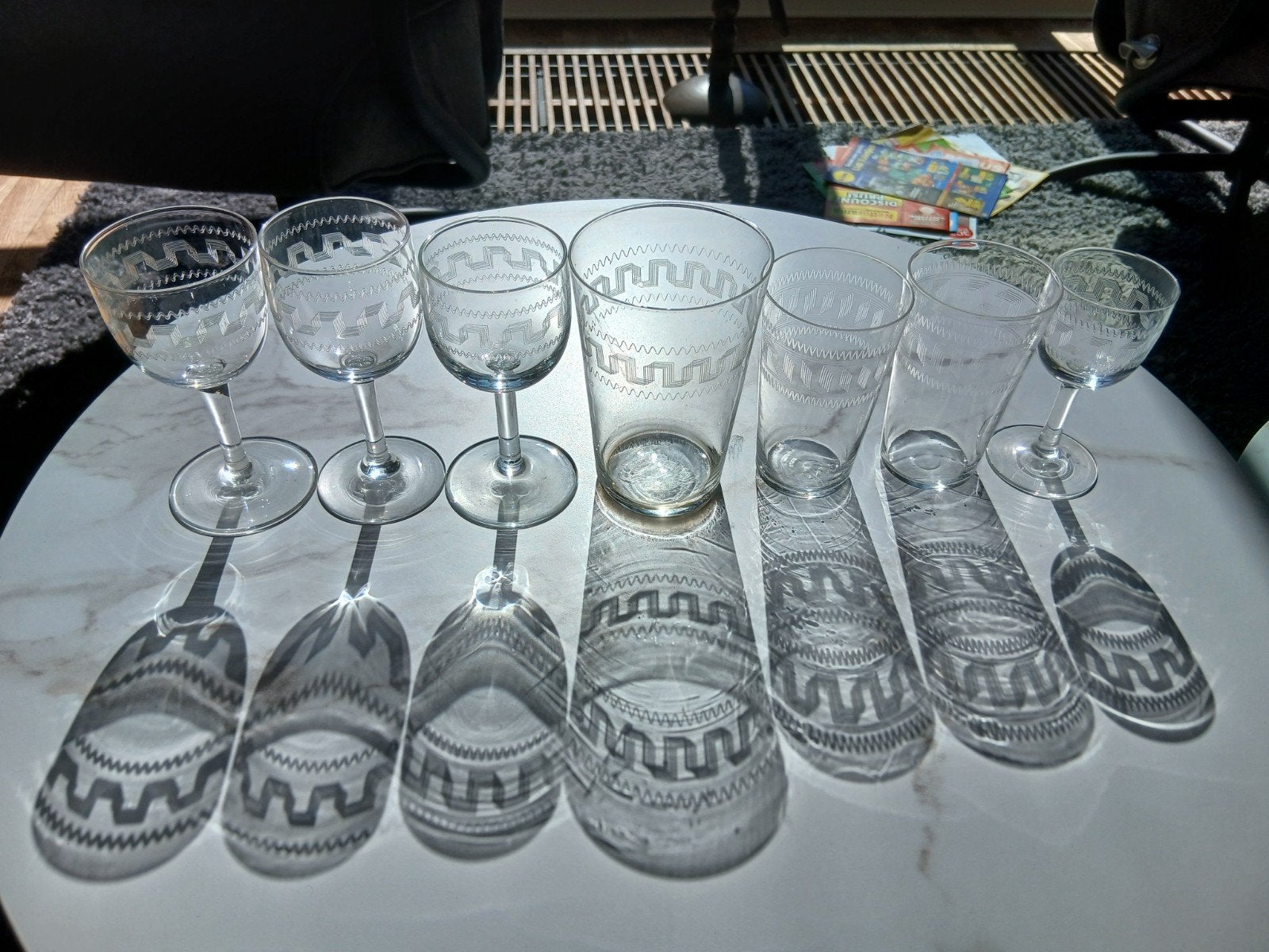 Charmante 7-delige vintage glazen met Art Deco patroon, Antiek en Kunst, Ophalen of Verzenden