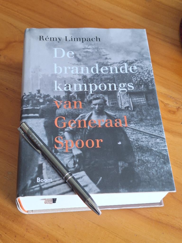 De brandende kampongs van Generaal Spoor, Ophalen of Verzenden, Tweede Wereldoorlog, Zo goed als nieuw, Overige onderwerpen