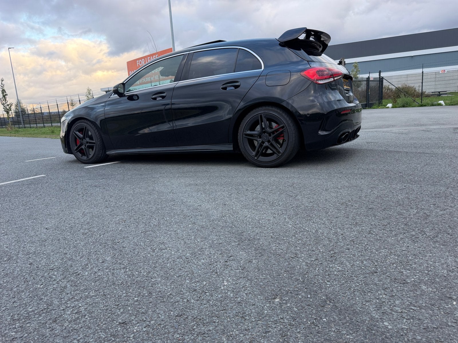 Mercedes-Benz A-Klasse A 35 AMG 4Matic 306pk AMG Speedshift, 4 cilinders, 2000 kg, Zwart, Vierwielaandrijving