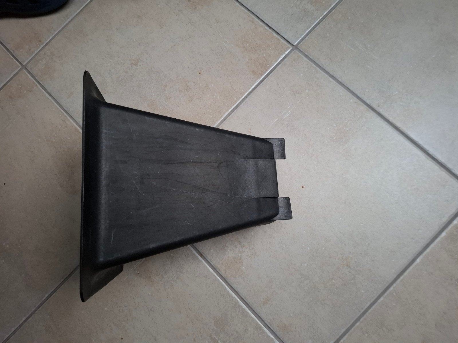 4 zwarte bedverhogers 23 cm hoog, Ophalen, Gebruikt, Zwart