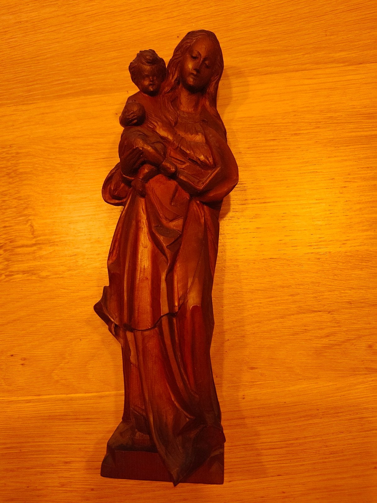 Houten Beeld Maria met Kind - Handgesneden Religieuze Kunst, Antiek en Kunst, Ophalen of Verzenden, Handgemaakt, 20 - 50 cm, Beeld