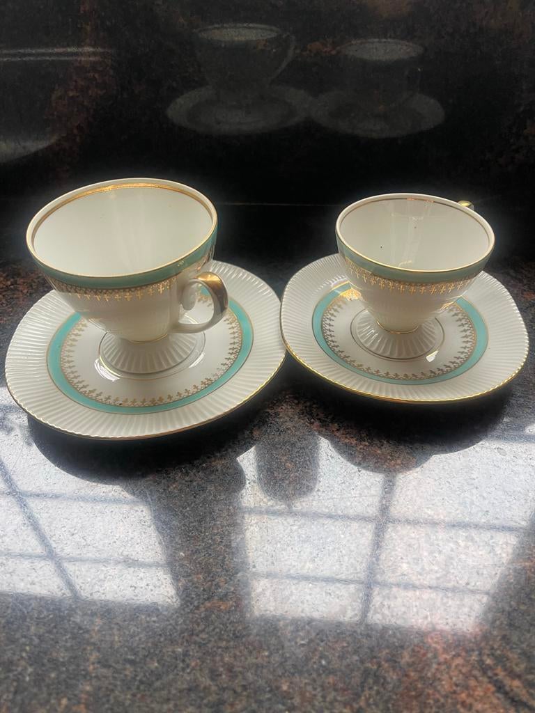Vintage kop en schotel set - wit, groen, goud, Antiek en Kunst, Antiek | Servies los, Ophalen