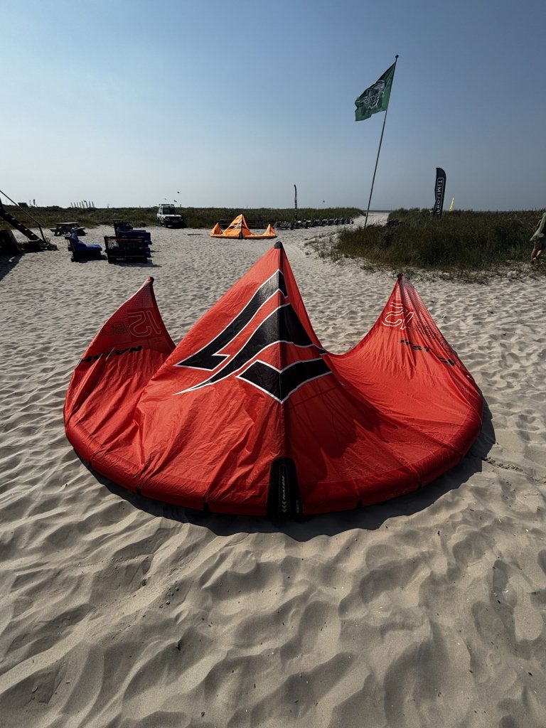 Naish Boxer 2025 – 12m (coral/rood) – zo goed als nieuw, Watersport en Boten, Info@kubus-sports.nl, Geen board, Ophalen of Verzenden