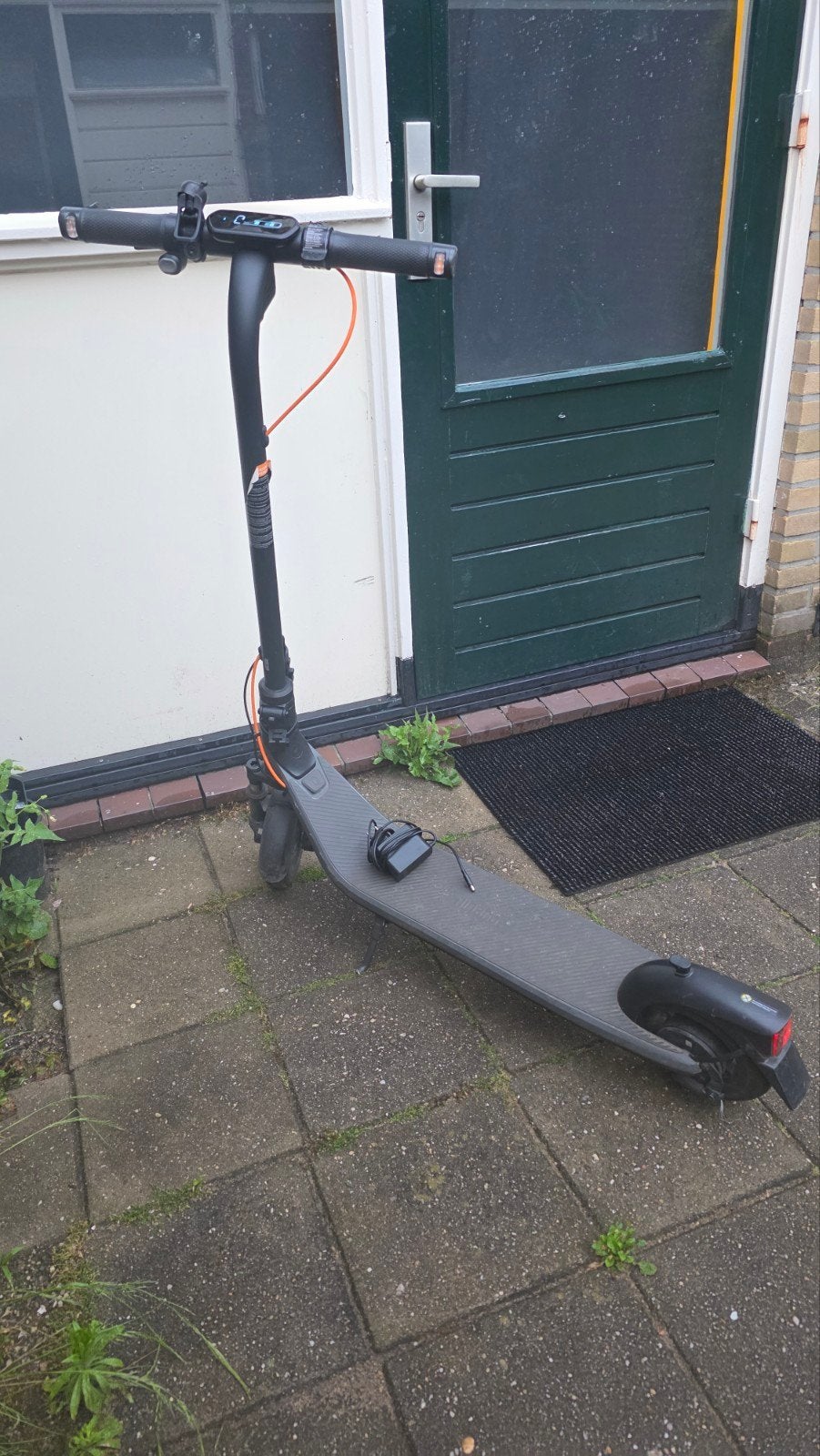 Gaat 25km, heeft knipper lichten, en die is ook elektrisch., Fietsen en Brommers, Steps, Ophalen of Verzenden, Gebruikt, Elektrische step (E-scooter)