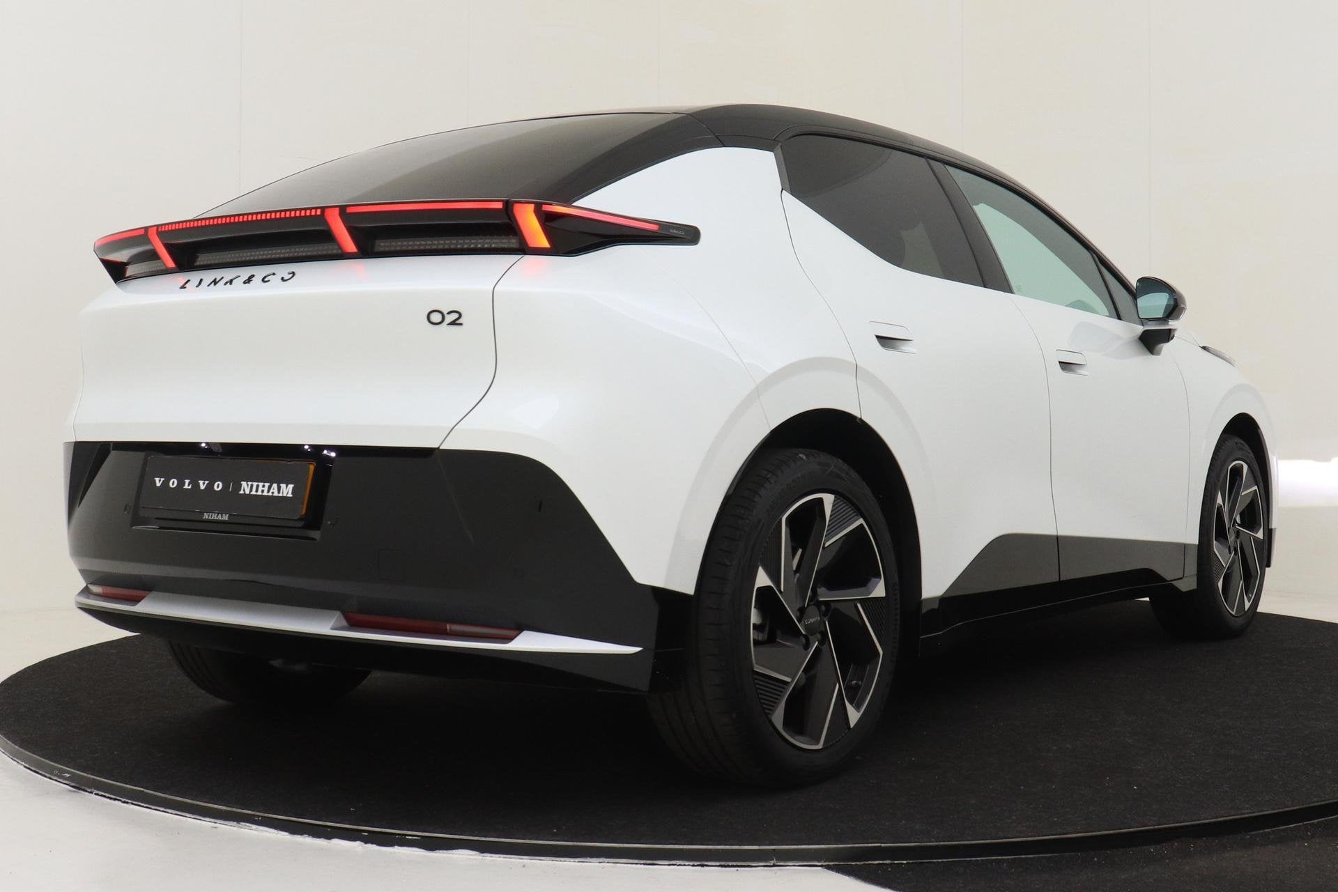 Lynk & Co 02 MORE 66 kWh -PANO.DAK|HARMAN/KARDON|360°CAM|EL, Auto's, Automaat, 12 maanden, Achterwielaandrijving, 1795 kg