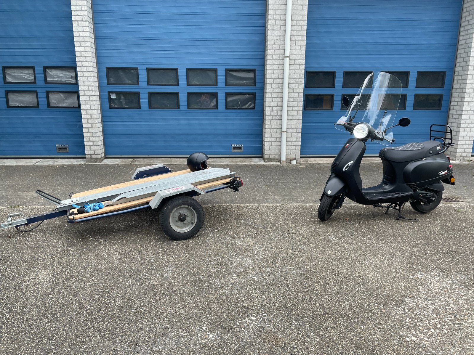 GTS Toscana scooter met aanhanger en accessoire nolan helm ,, Zo goed als nieuw, Benzine, Ophalen, Overige merken