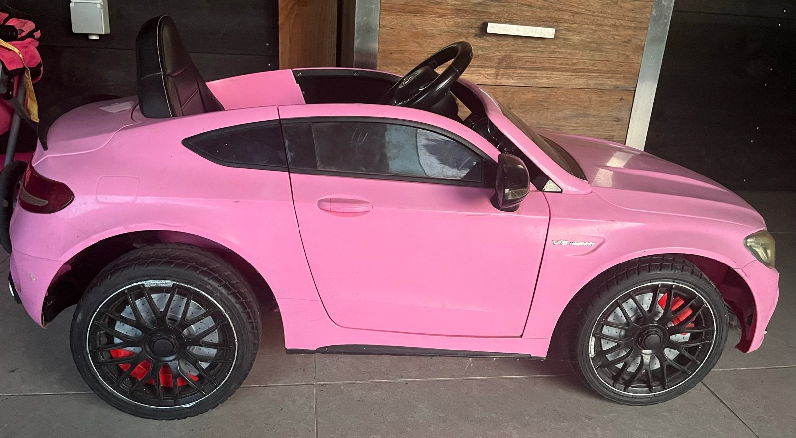Roze elektrische Mercedes AMG kinderauto, Kinderen en Baby's, Ophalen, Gebruikt, Afstandsbediening