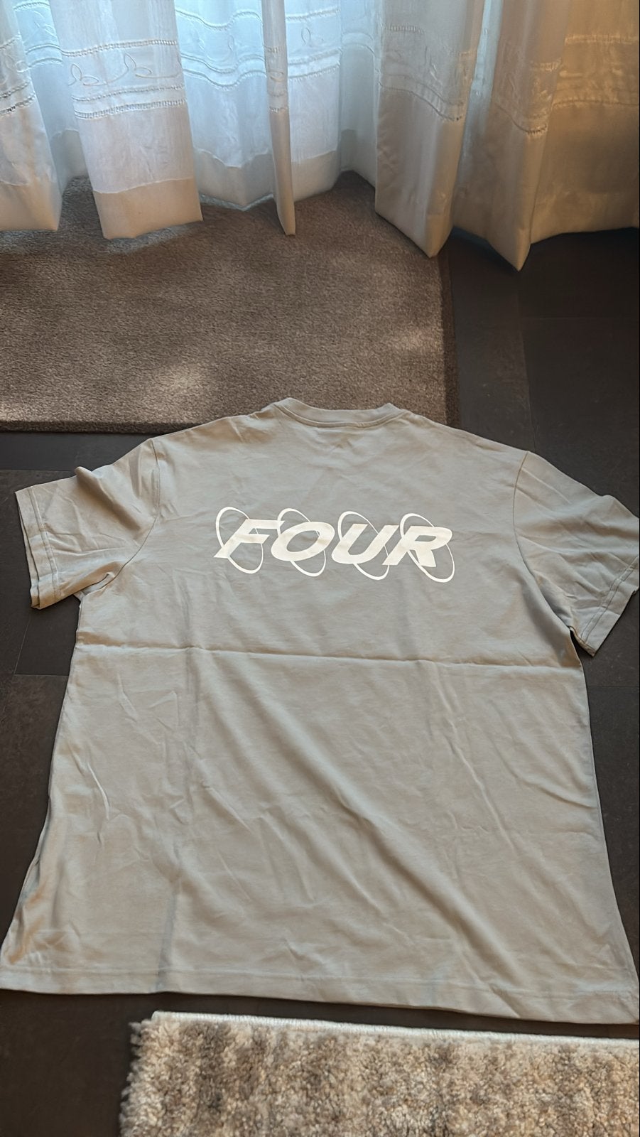 FOUR T-shirt Maat S - Zo goed als nieuw, Kleding | Heren, Ophalen, Zo goed als nieuw, Maat 46 (S) of kleiner, Grijs