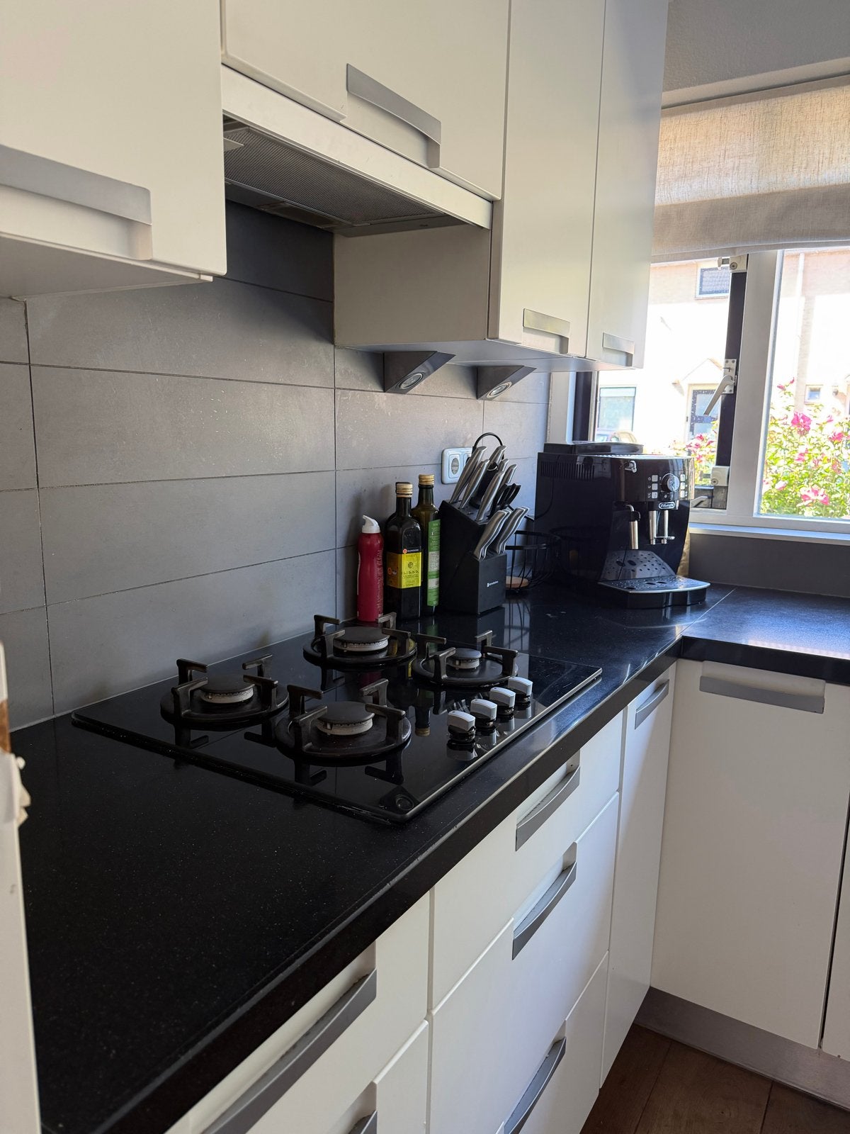 Moderne hoekkeuken met vaatwasser, spoelbak en gasfornuis, Huis en Inrichting, Keuken | Complete keukens, Ophalen, Gebruikt, Overige materialen