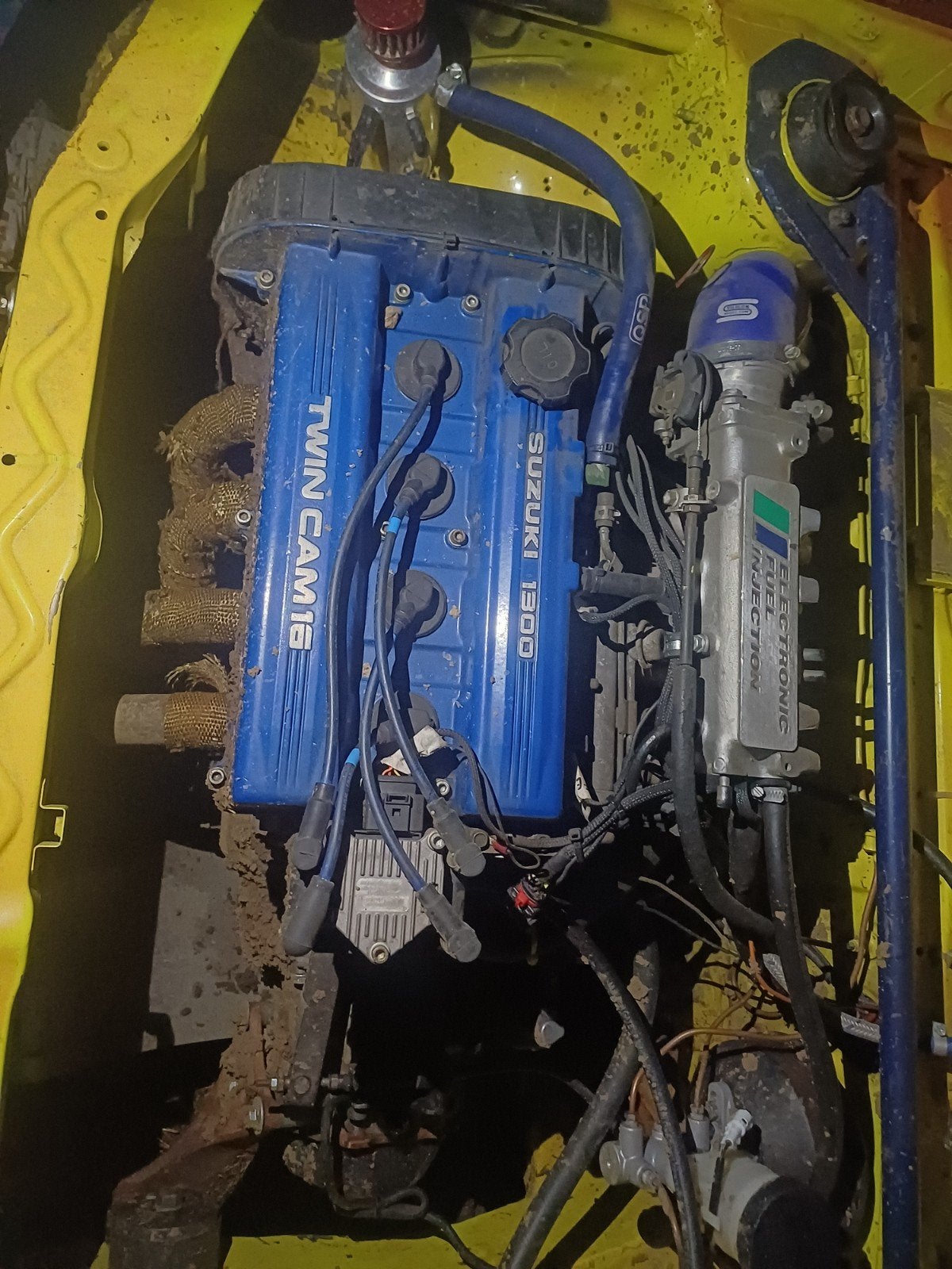 snelle moter suzuki swift gti met schade !!, Ophalen, Nieuw, Suzuki