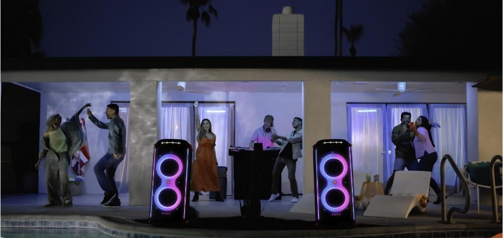 Te huur Partybox 710 karaoke set Bluetooth party speaker, Ophalen, Complete set