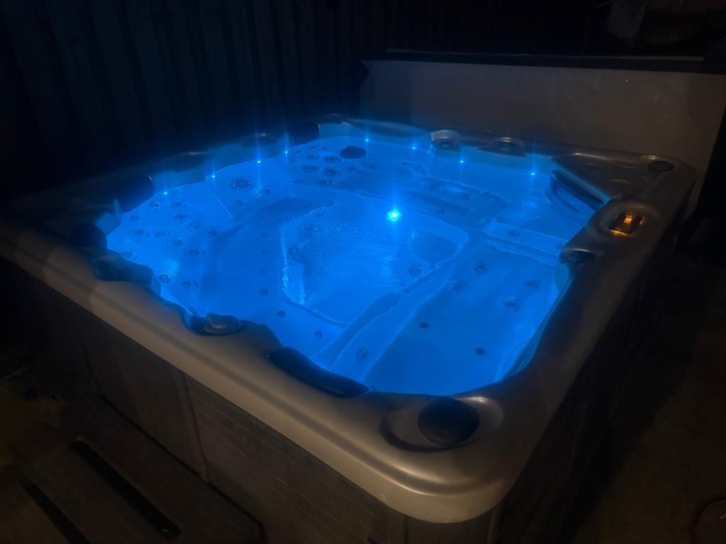 Balboa fox mistic jacuzzi 5 persoons 2 lig gedeeltes 72 jets, Ophalen, Gebruikt