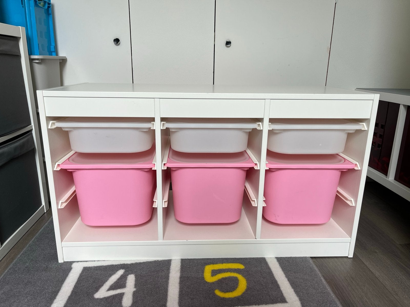 IKEA Trofast opbergkast met bakken - Wit/Roze, Kinderen en Baby's, Gebruikt, Kast, 100 cm of meer, Minder dan 50 cm