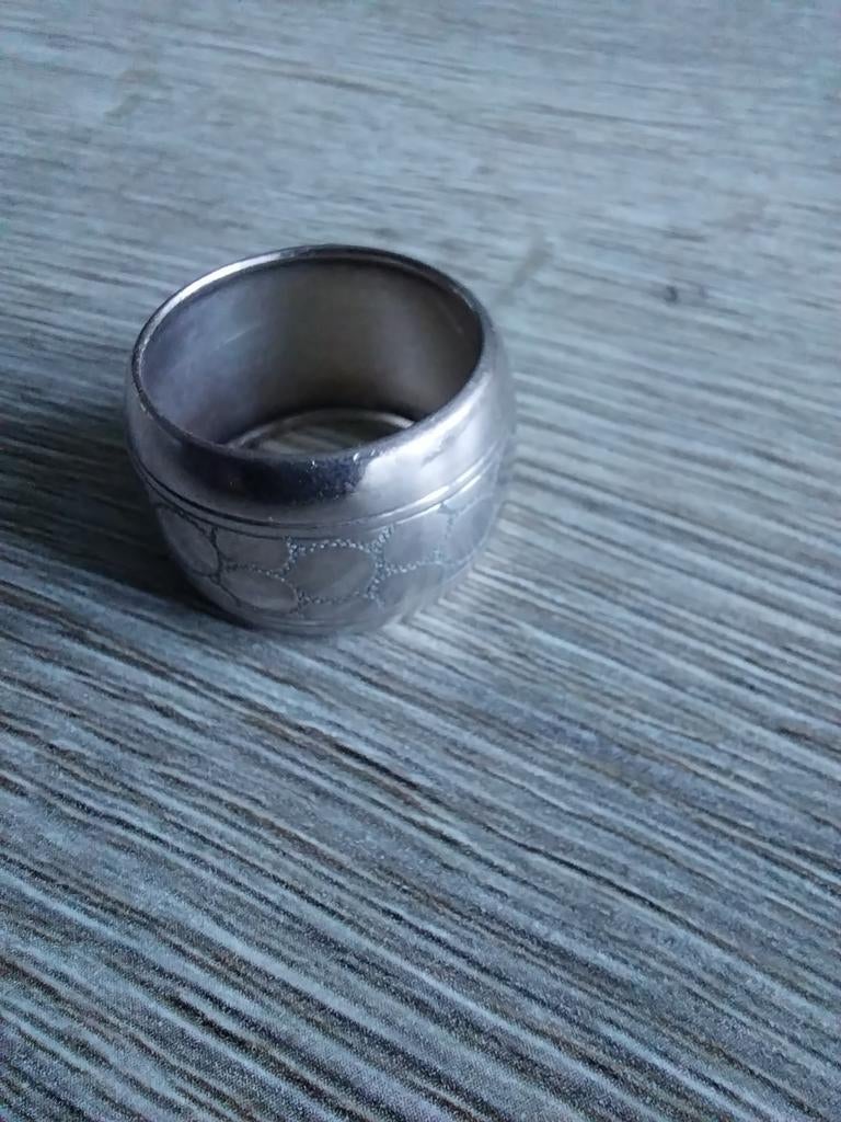 Zilverkleurige servetring met patroon, Ophalen of Verzenden, Zilver, Dame