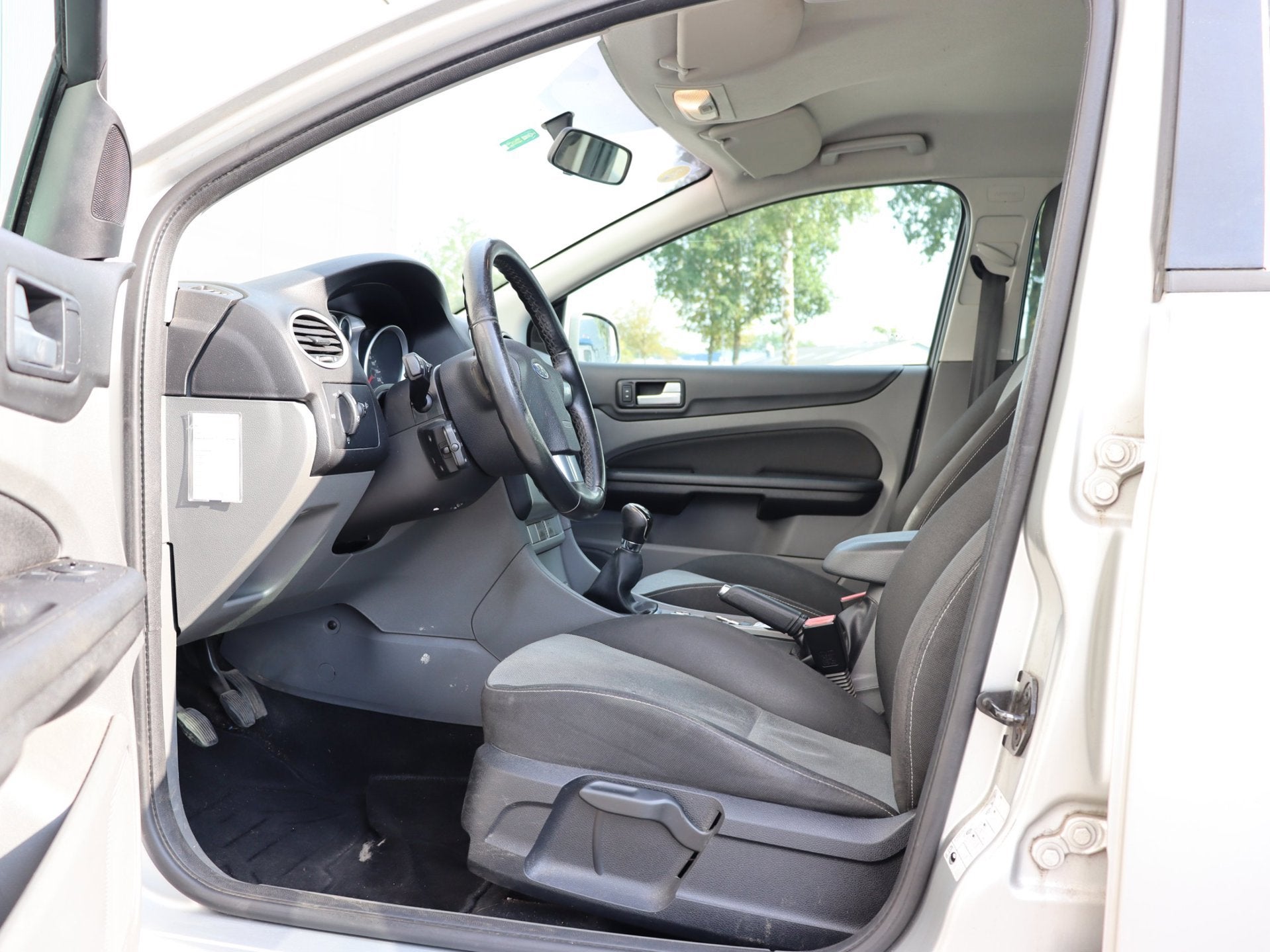 Foto 9 van Ford Focus Wagon 1.6 Trend airco LM *apk 02-2027*
