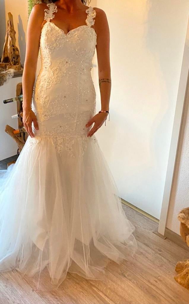 Witte trouwjurk met een afhaalbare sleep, Kleding | Dames, Trouwkleding en Trouwaccessoires, Ophalen of Verzenden, Zo goed als nieuw