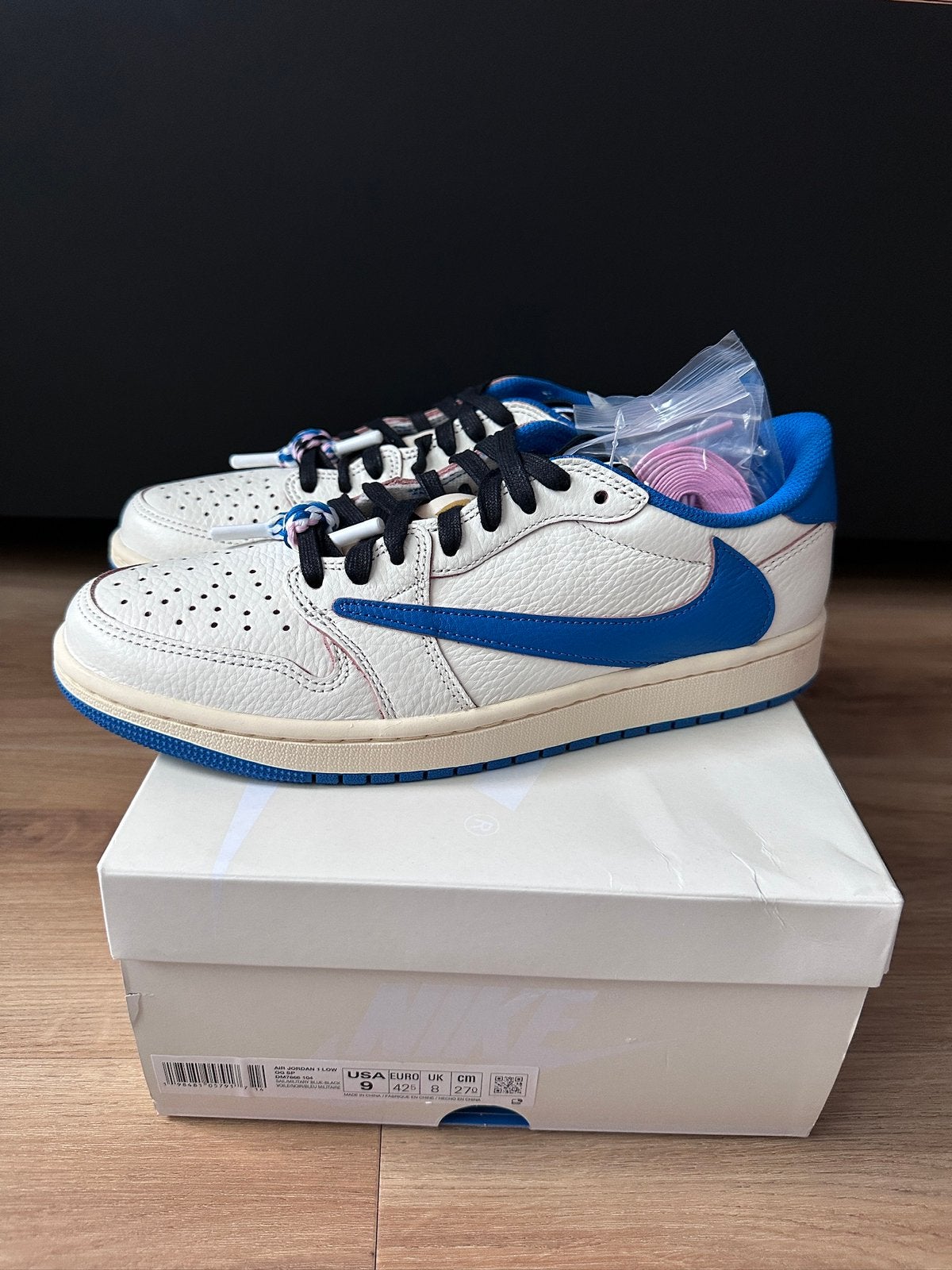 Nike Air Jordan 1 Low x Travis Scott Military Blue US9, Kleding | Heren, Schoenen, Wit, Nieuw, Ophalen of Verzenden, Sneakers of Gympen