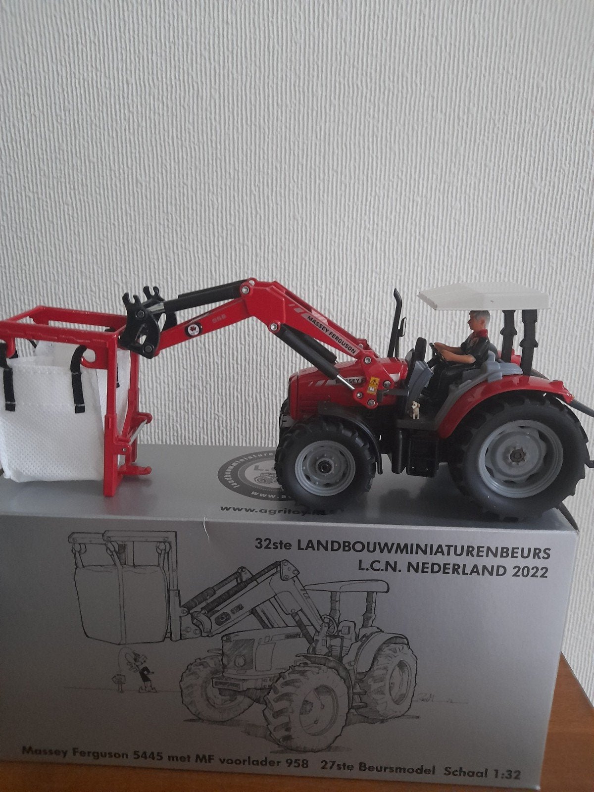 Massey Ferguson 5445 met voorlader, Hobby en Vrije tijd, Ophalen of Verzenden, Nieuw, Tractor of Landbouw, Universal Hobbies