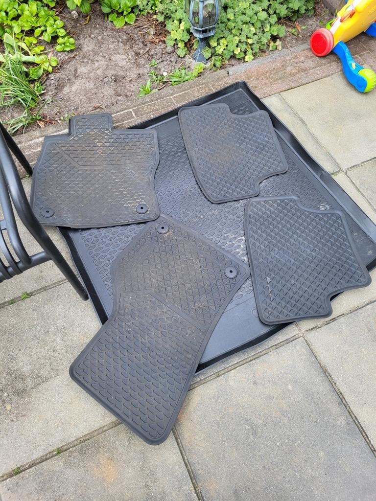 Rubberen automatten en kofferbakmat voor VW Golf station, Ophalen