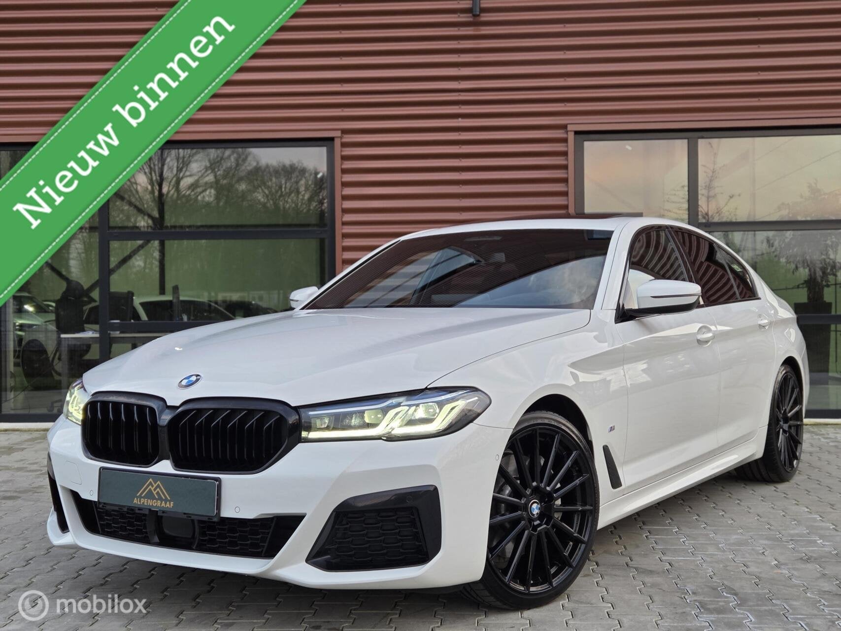 BMW 5-serie 530d Business Edition Plus M-Sport | Laser|Keyle, Auto's, Automaat, Dealer onderhouden, Achterwielaandrijving, Gebruikt