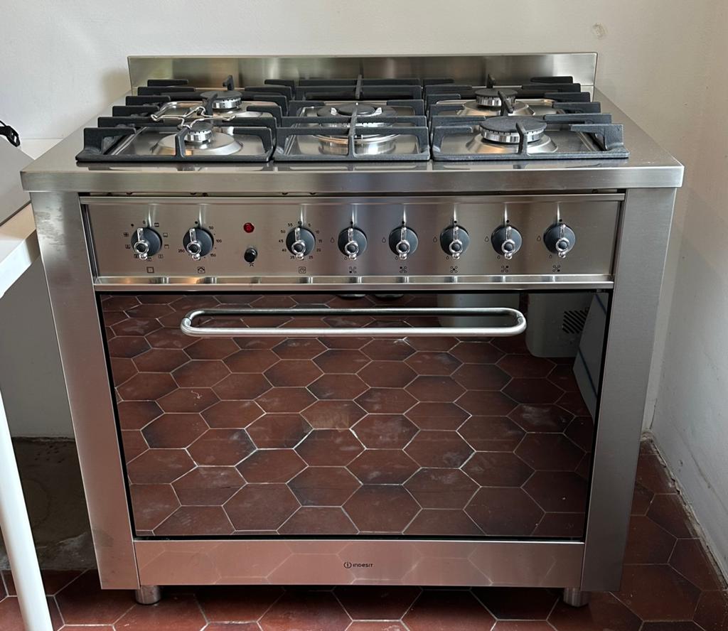 Indesit Fornuis + Afzuigkap – Gloednieuw, Ophalen, 60 cm of meer, Nieuw, Gas