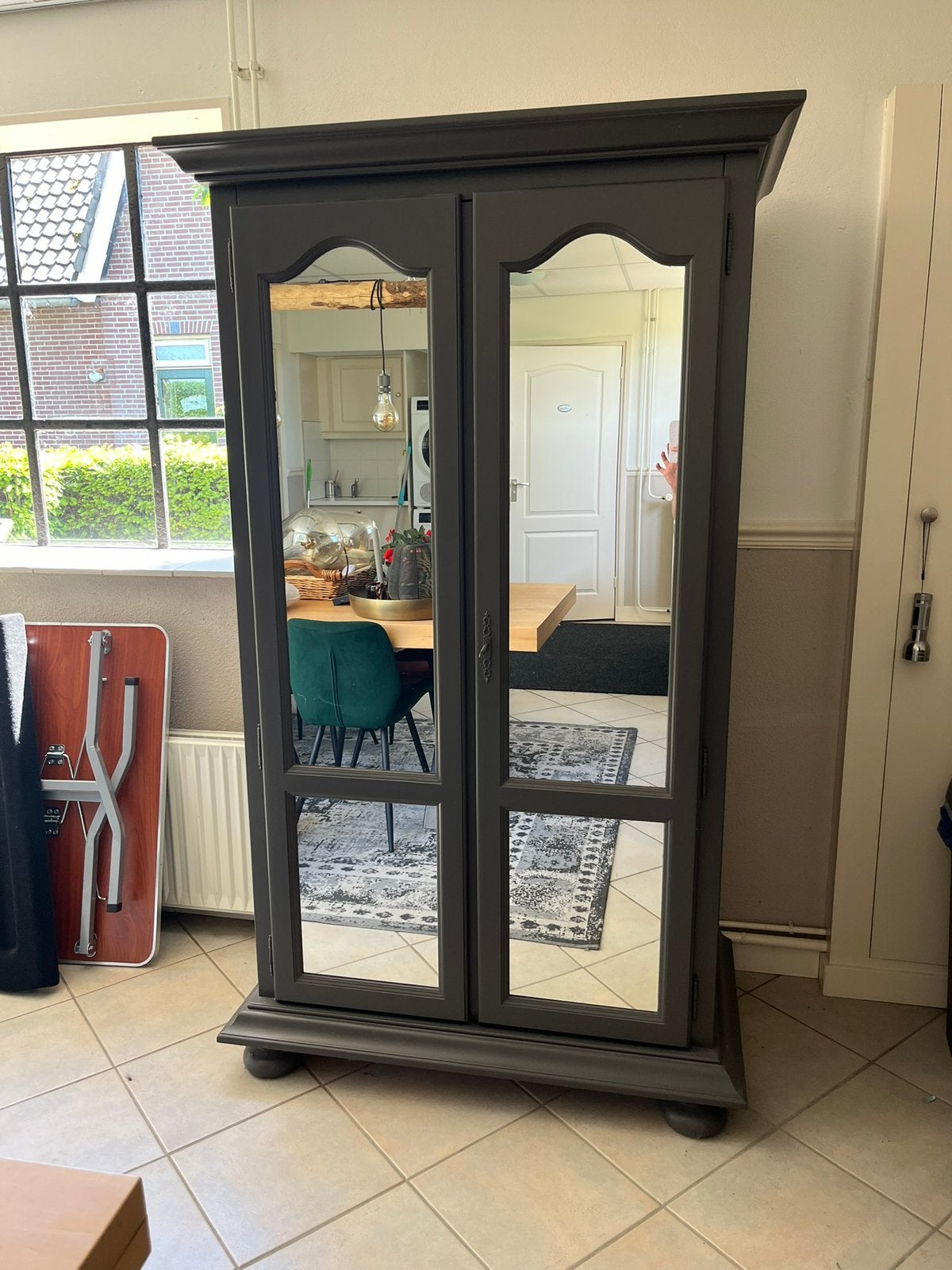 Grijze kleding kast met spiegels, Ophalen, Gebruikt, 100 tot 150 cm, 150 tot 200 cm